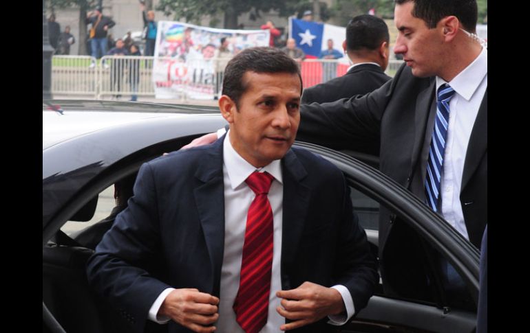 Ollanta Humala, arriba al Palacio de la Moneda en Santiago, en el marco de su gira por Sudamérica. AFP  /