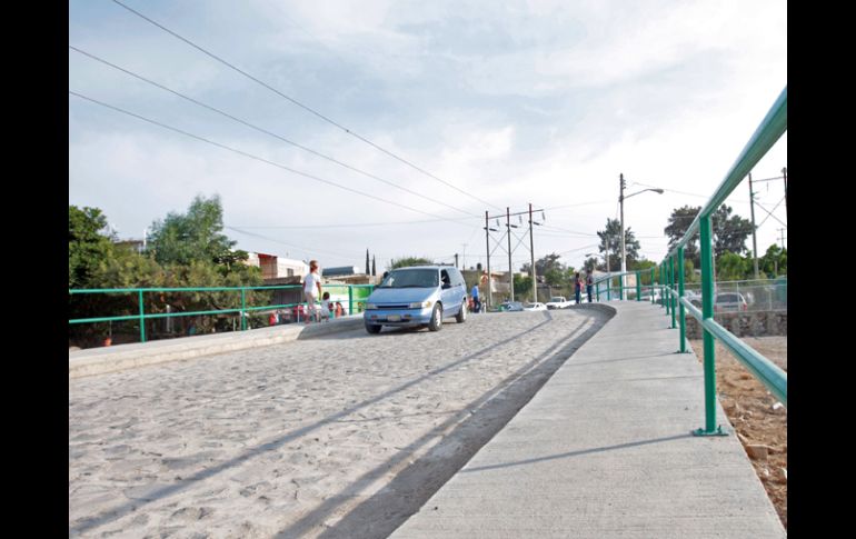 La construcción de puentes vehiculares corresponde a un plan de rehabilitación de calles y avenidas. E. BARRERA  /