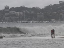 La tormenta 'Beatriz', se ha intensificado en las últimas horas produciendo alto oleja en puertos como Acapulco. EFE  /