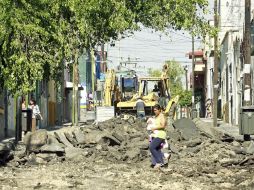 La deuda de mil 100 millones de pesos de Guadalajara es para financiar el programa de repavimentación.  A. GARCÍA  /