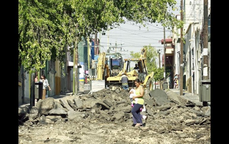 La deuda de mil 100 millones de pesos de Guadalajara es para financiar el programa de repavimentación.  A. GARCÍA  /