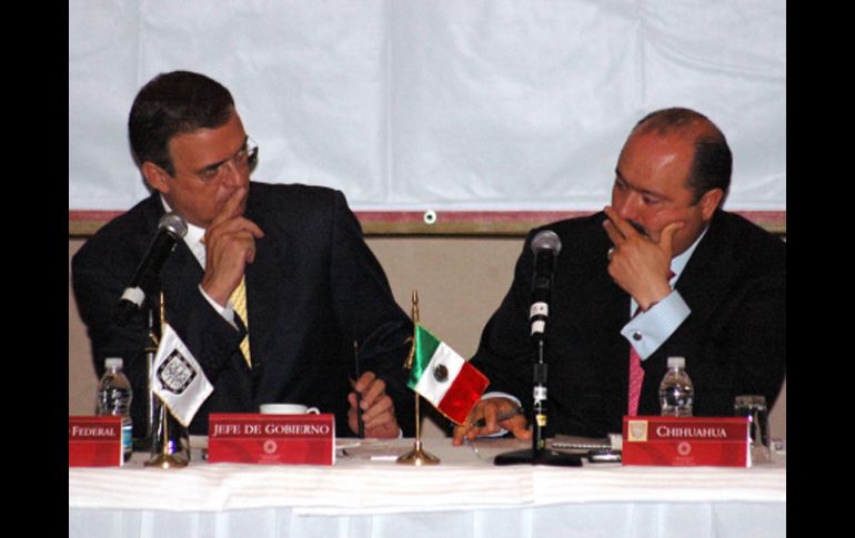 El jefe de gobierno del Distrito Federal, Marcelo Ebrard y el mandatario estatal de Chihuahua César Duarte. NTX  /