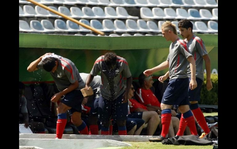 Jugadores de la Sub-17 de Francia, durante una sesión de entrenamiento en Monterey. MEXSPORT  /