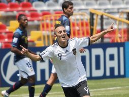 El delantero alemán Samed Yesil celebra una de sus dos anotaciones. EFE  /