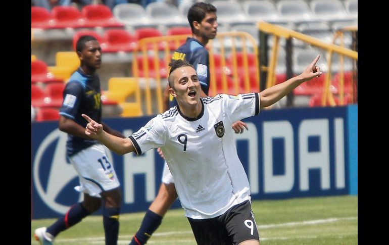 El delantero alemán Samed Yesil celebra una de sus dos anotaciones. EFE  /