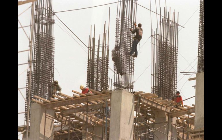 El sector de la construcción todavía se está lejos de recuperar los 250 mil empleos que se perdieron en la crisis de 2009. ARCHIVO  /