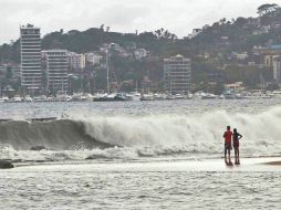 Antes de convertirse en huracán, ''Beatriz'' provocó olas de aproximadamente tres metros en las playas de Acapulco. EFE  /