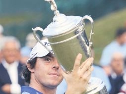 Rory McIlroy ganó su primer trofeo de un Major el domingo, en el campo del Congressional Country Club, Maryland, EU. EFE  /