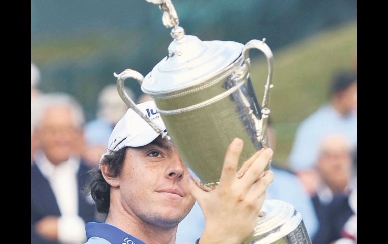 Rory McIlroy ganó su primer trofeo de un Major el domingo, en el campo del Congressional Country Club, Maryland, EU. EFE  /