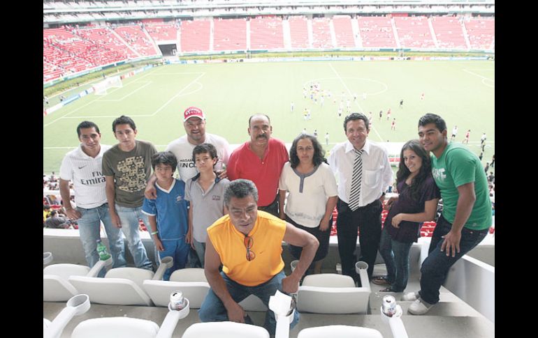 Los suscriptores pasaron un día agradable con comida, bebida, botanas y lo más importante: futbol. A. HINOJOSA  /