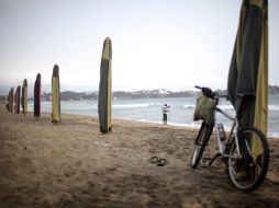 Vista de la playa de Manzanillo, Colima, donde, como en Jalisco, tienen alerta roja por la llegada de 'Beatriz'. AP  /