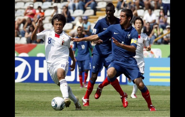 Jugadores de la selección de Francia y Japón durante partido del Mundial Sub-17 celebrado en Monterrey. MEXSPORT  /