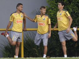 Santos de Brasil se prepara para enfrentar al Peñarol este miércoles. AP  /