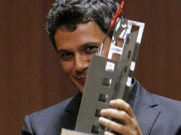 Alejandro Sanz fue reconocido con el premio Save the Children 2011. EFE  /