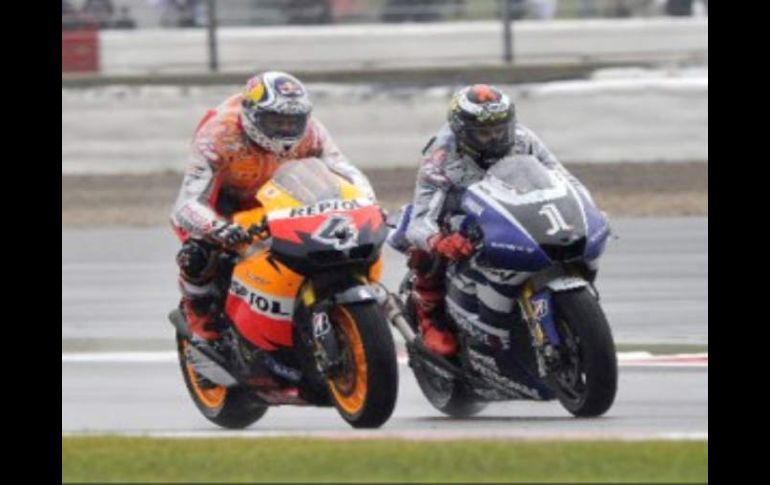 Jorge Lorenzo(der.) busca remontar en el Gran Premio de Holanda. ESPECIAL Sitio oficial MOTO GP  /