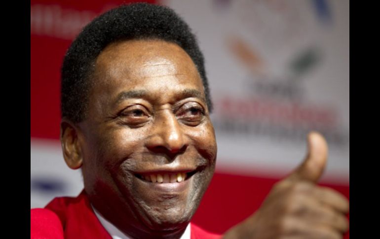 Pelé sigue preocupado por el avance de las obras en Brasil para el Mundial de fútbol 2014. AP  /