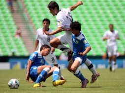 Jugadores de la selección de Estados Unidos y Uzbekistán durante juego de la Copa del Mundo FIFA Sub-17. MEXSPORT  /