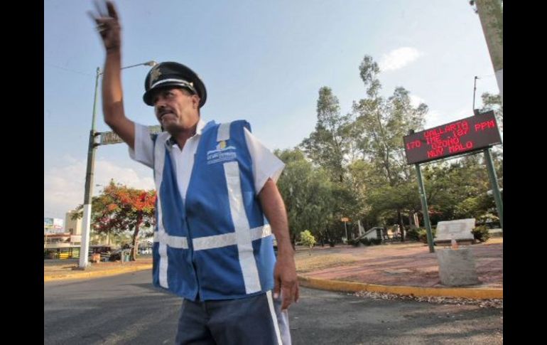 Vía internet se habilitará un espacio para denunciar a los autos contaminantes y talleres irregulares. ARCHIVO  /