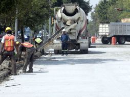 Pese al retraso en el registro del crédito, las obras de repavimentación continúan en varios puntos de la ciudad. A. HINOJOSA  /