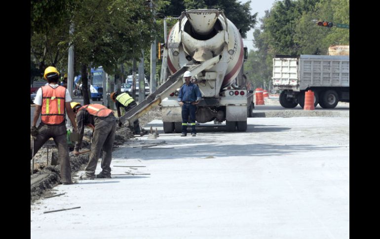 Pese al retraso en el registro del crédito, las obras de repavimentación continúan en varios puntos de la ciudad. A. HINOJOSA  /