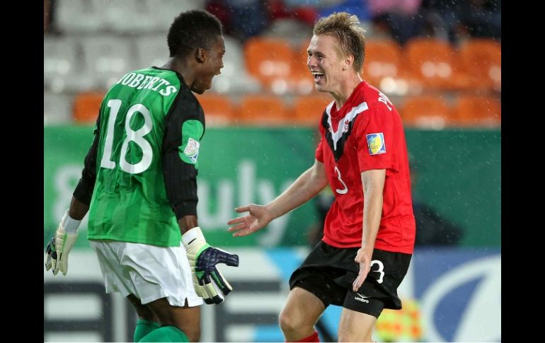 Quillan Roberts de Canada celebrando el gol del empate ante Inglaterra. MEXSPORT  /