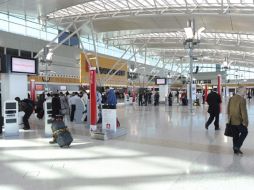 Vista de varios mostradores de facturación en la terminal de vuelos nacionales del aeropuerto de Sidney. EFE  /