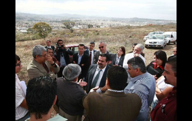 Visita del rector de la UdeG y el presidente municipal de Tonalá a los terrenos donde se construirá la nueva sede universitaria.ARCHIVO  /