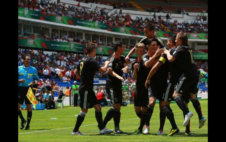 Los jugadores de Alemania festeja uno de los goles en el partido. MEXSPORT  /