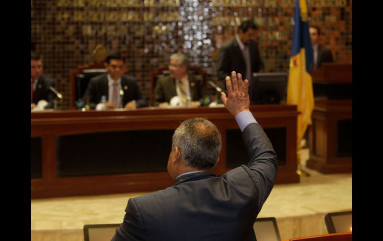 Los diputados sesionaron durante un mes en el patio; hoy regresaron al recinto legislativo. S. NÚÑEZ  /