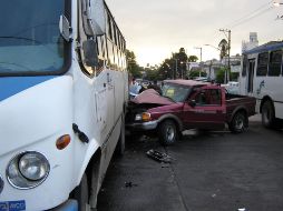 Aspecto de los automotores involucrados en el accidente vial sobre Avenida La Paz y casi Chapultepec. C. DESENTIS  /