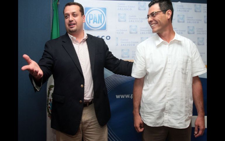 Hernán Cortés e Iván Arguelles, su sustituto, en la reunión del Comité Estatal del PAN de ayer. E. BARRERA  /