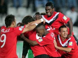 Selección de Canadá, celebrando gol contra Inglaterra en partido del Mundial Sub-17. MEXSPORT  /