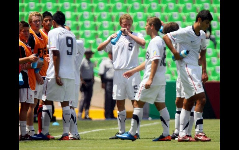 Jugadores de Estados Unidos durante juego de Mundial México Sub-17. MEXSPORT  /