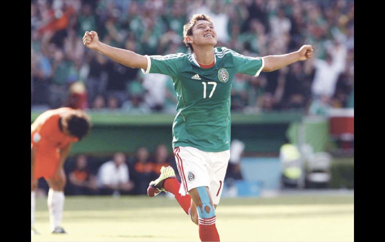 El jugador de Chivas, Giovani Casillas, celebra el primer gol del equipo mexicano. MEXSPORT  /