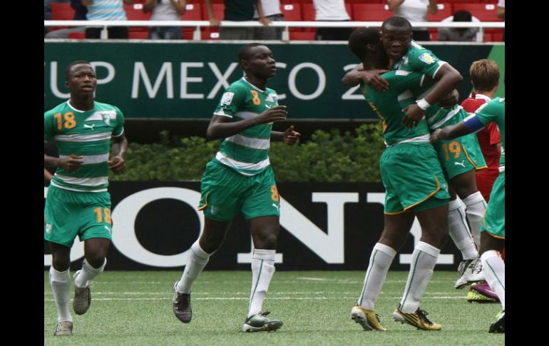 la Selección de Costa de Marfil celebrando un gol en el partido contra Dinamarca.MEXSPORT  /