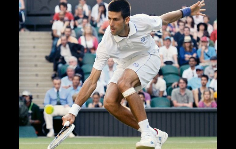 El serbio Novak Djokovic protagonizó, junto a su rival Marcos Baghdatis, el encuentro más emocionante del sábado. AFP  /