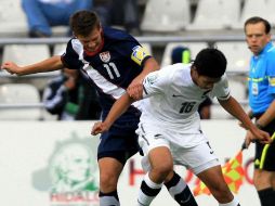 Marc Pelosi (izq) en el juego contra Nueva Zelanda. MEXSPORT  /