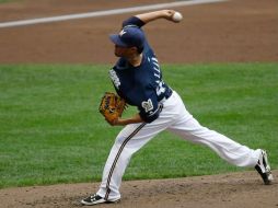 Yovani Gallardo, en el juego contra los Mellizos de Minnesota. AFP  /