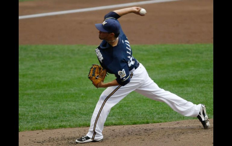 Yovani Gallardo, en el juego contra los Mellizos de Minnesota. AFP  /