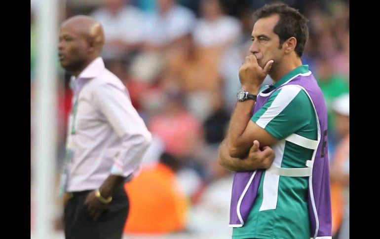 El director técnico del representativo de Burkina Faso, Rui Pereira, durante partido del Mundial Sub-17. MEXSPORT  /