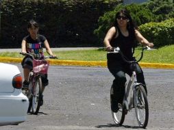 El rally contra las adicciones se realizó ayer en el recorrido de la Vía RecreActiva. ARCHIVO  /