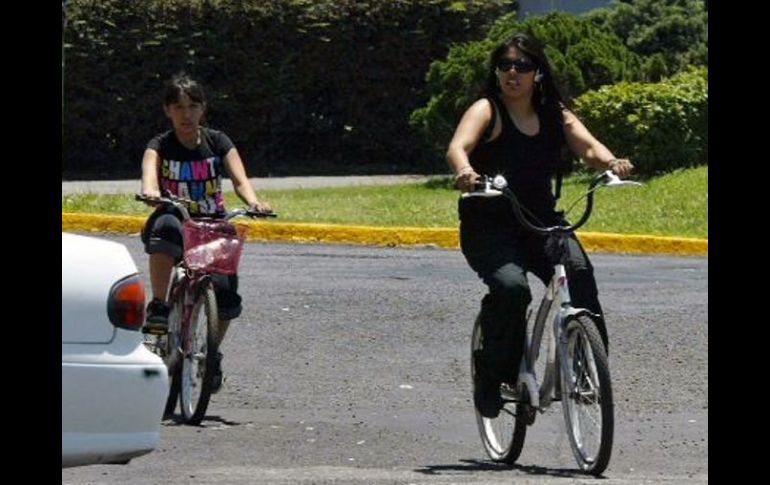 El rally contra las adicciones se realizó ayer en el recorrido de la Vía RecreActiva. ARCHIVO  /