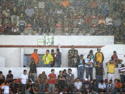 En el minuto 25 el arbitro argentino decidió suspender el partido. MEXSPORT  /