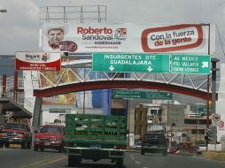 En la capital nayarita hay decenas de espectaculares del candidato priista a la gubernatura, Roberto Sandoval Castañeda. M. FREYRÍA  /