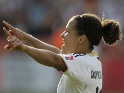 Celia Okoyino celebra el segundo gol alemán, el cual logró en el minuto 42. AP  /