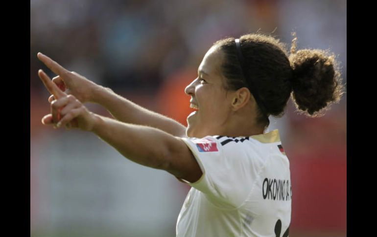 Celia Okoyino celebra el segundo gol alemán, el cual logró en el minuto 42. AP  /