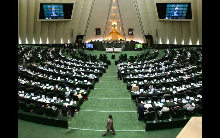 Cerca de un centenar de diputados iraníes han requerido la presencia en el Parlamento del presidente, Mahmud Ahmadineyad. REUTERS  /