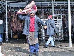 En cada matanza de reses en el Rastro de Guadalajara, se obtienen tres toneladas de hígados. A. GARCÍA  /