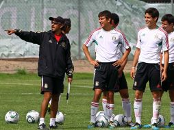 El técnico Raúl Gutiérrez durante sesión de entrenamiento en Pachuca, Hidalgo. MEXSPORT  /