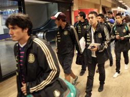 Los jugadores de ls Sub-22 a su salida en el aeropuerto de Buenos Aires. EFE  /